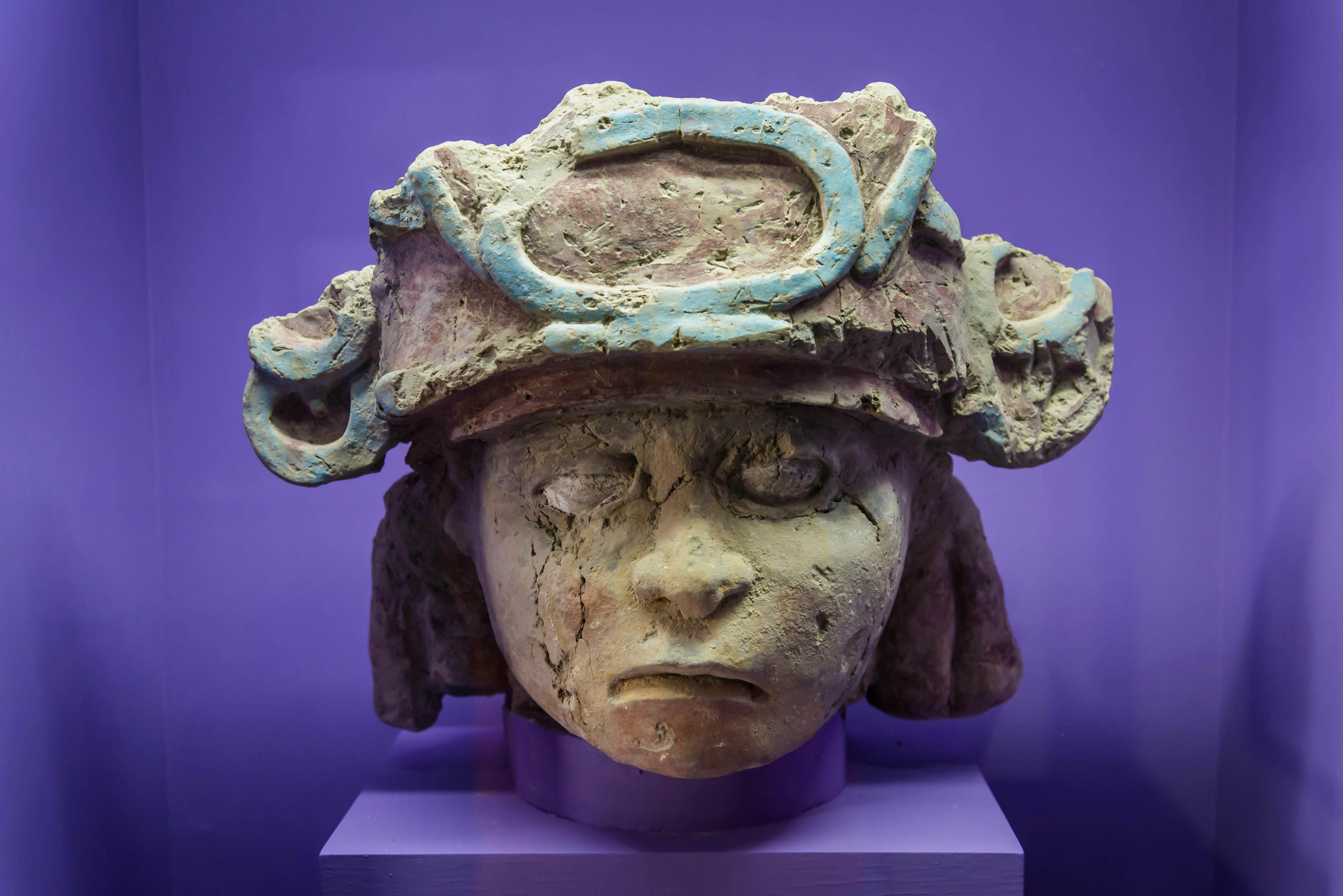 MWKFNK Pre-Hispanic Art Museum Rufino Tamayo, Human head, rare sculpture made of mud without firing with original colour, late classical period of Mixtec, 75